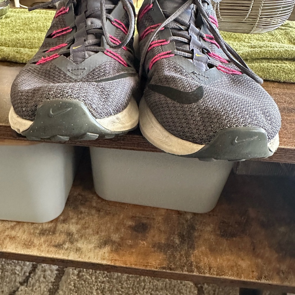 Nike Women Sz 8 Quest 2‎ AA7412-003 Gray & Pink Athletic Running Shoes Sneakers - Picture 7 of 12